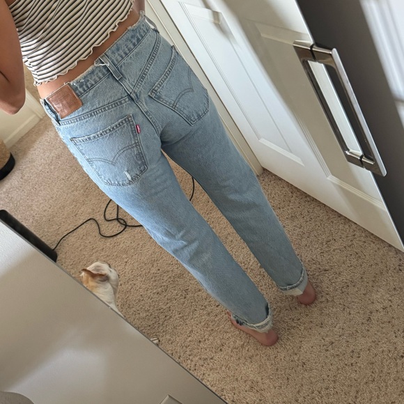 Levi’s Mid Rise - Picture 2 of 6